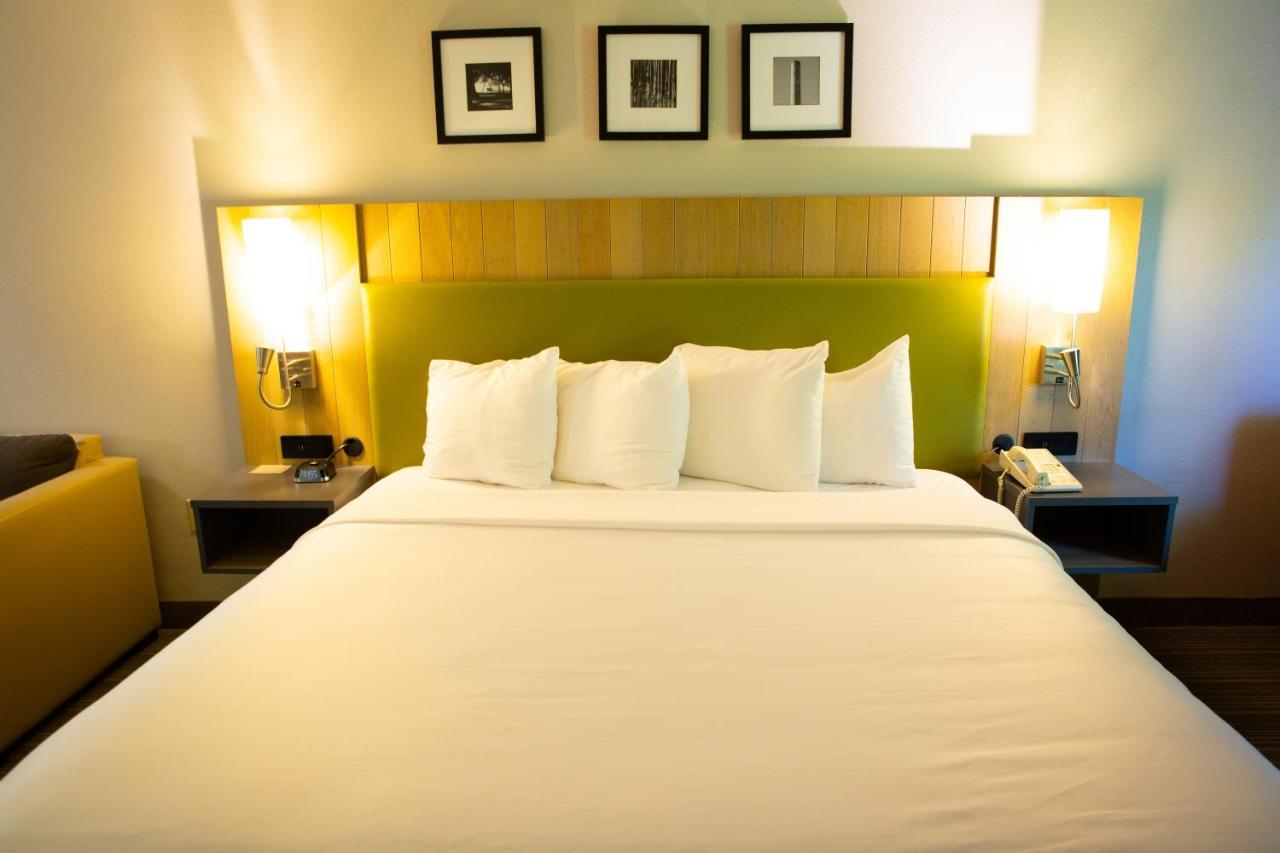 Country Inn & Suites By Radisson, Burlington Elon , Nc Екстер'єр фото